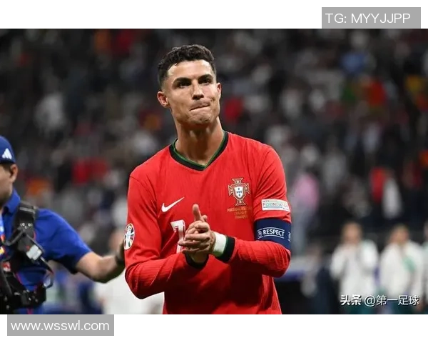 走进足球球星衣橱揭秘他们场下独特时尚品味与个性风格展示