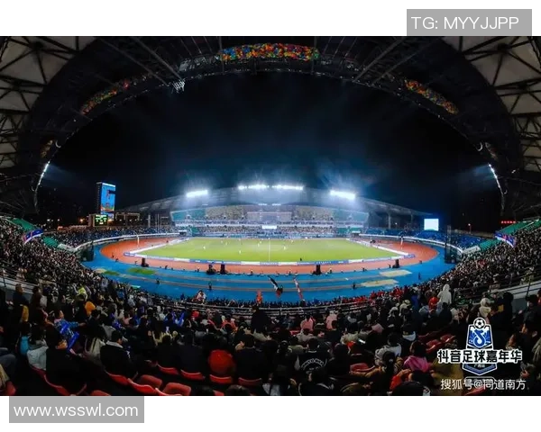 足球巨星喜结连理甜蜜婚讯引发球迷热烈祝福