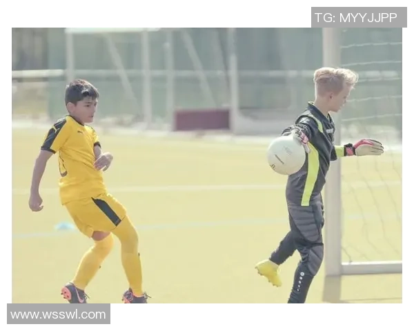 足球明星儿子叛逆心态揭秘背后的家庭压力与个人成长困境